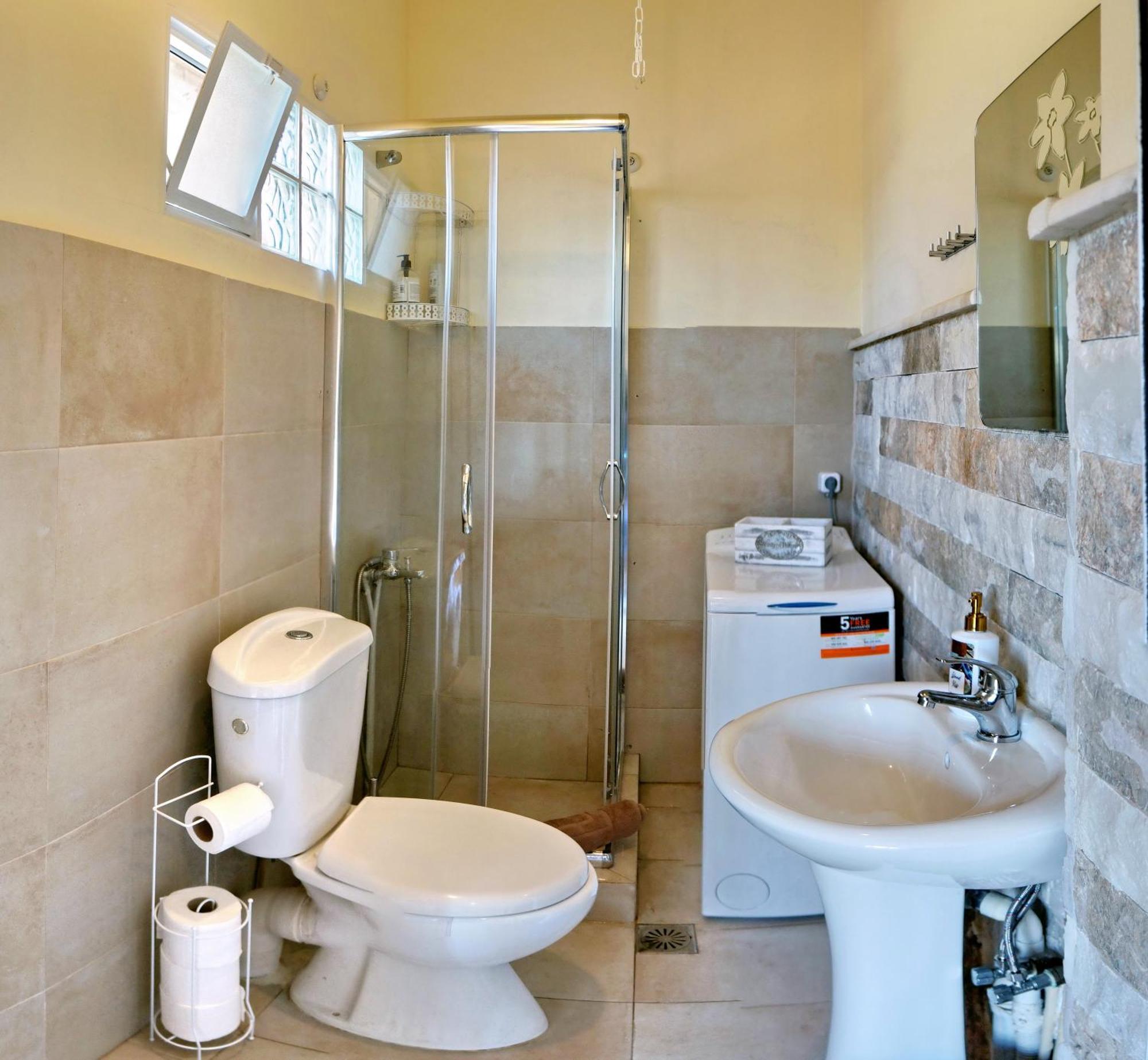 Spacious Apartment In Mytilene Ngoại thất bức ảnh